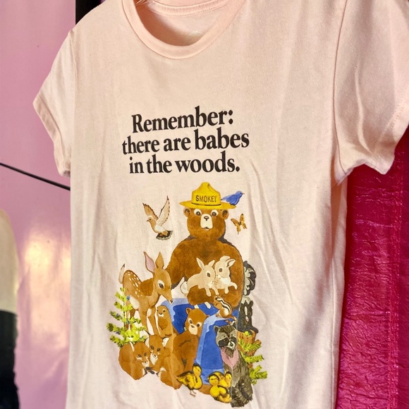 Smokey Bear Novelty T-Shirt Slim Fit Pale Pink Streetwear Graphic Women’s Medium - Picture 2 of 3